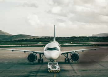 can you bring a mirror on a plane