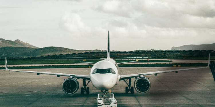 can you bring a mirror on a plane